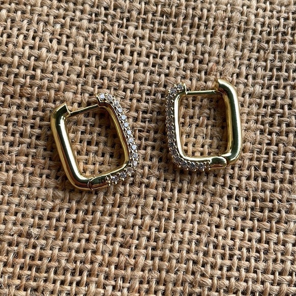 Pave CZ Crystal Oval Hoop Earrings 2023 style New Huggies Gold Plated - Picture 4 of 10